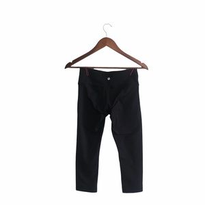 LULULEMON black Capri leggings women size 4